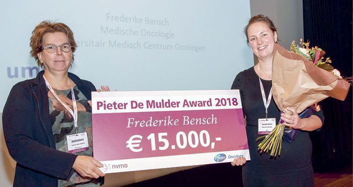 Foto (kleur) prof. dr. Carla van Herpen Pieter De Mulder Award 2018 Frederike Bensch